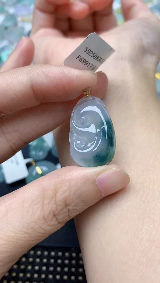 颈饰18K金镶嵌翡翠天然缅甸A货翡翠
