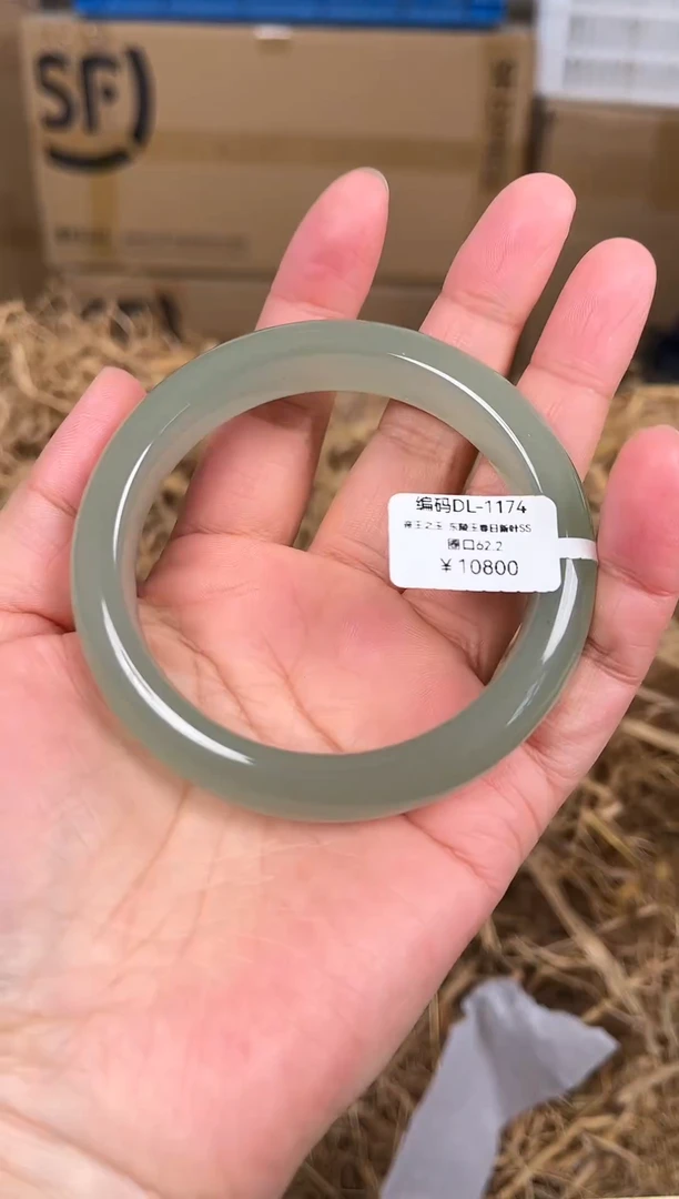 未镶嵌手镯石英质玉编码DL1174