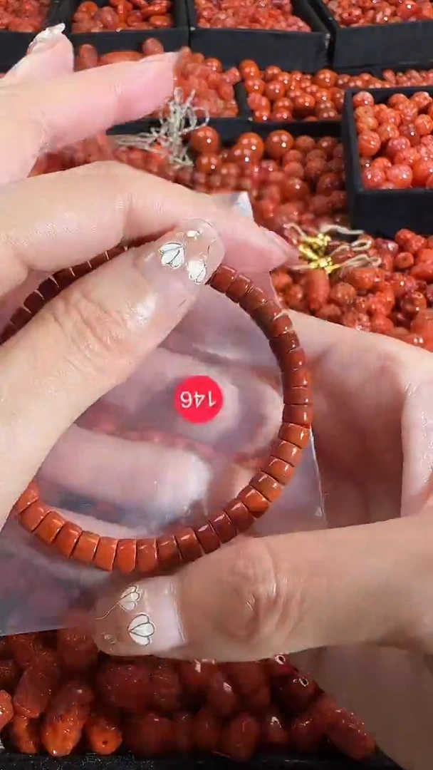 颈饰未镶嵌南红玛瑙1