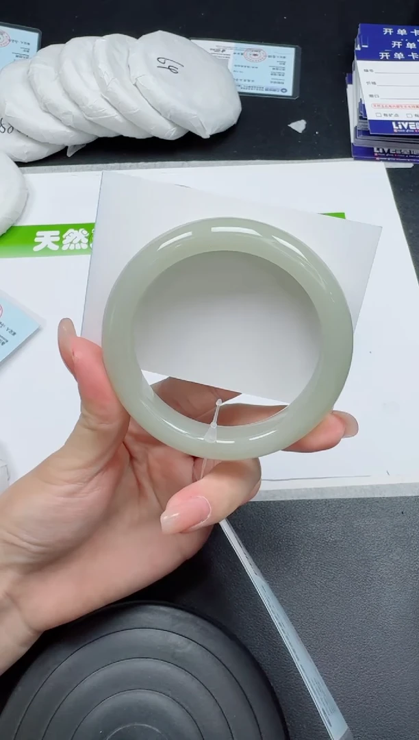 未镶嵌手镯石英质玉0122-