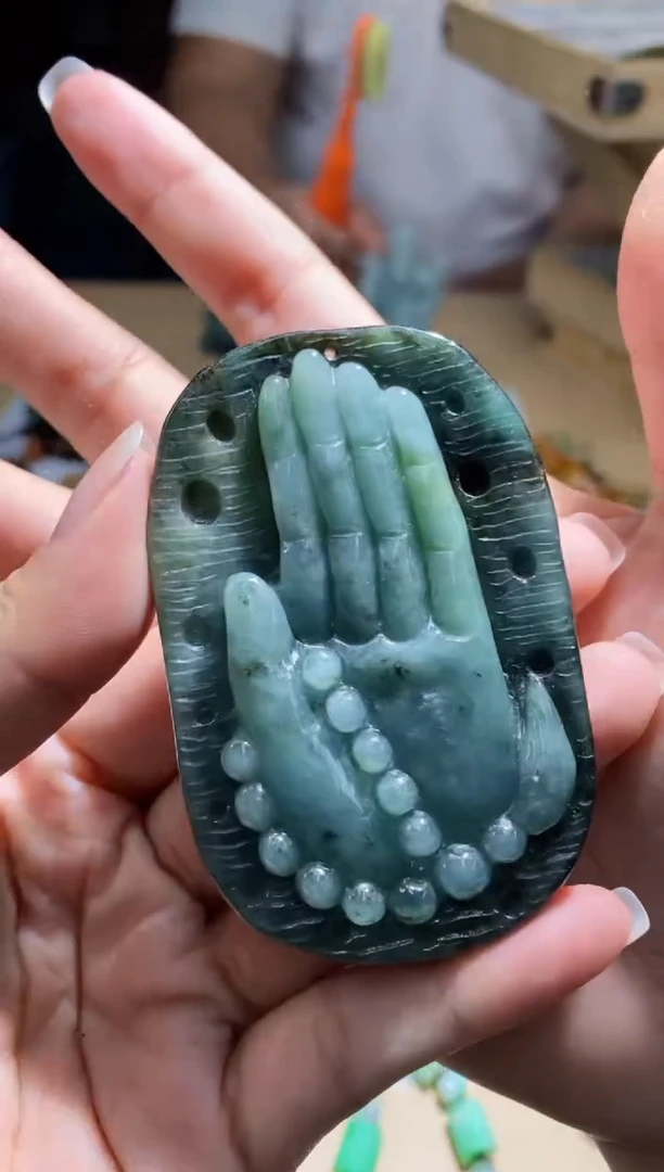 颈饰未镶嵌翡翠挂件