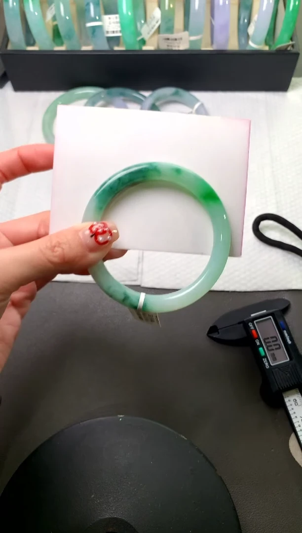 未镶嵌手镯（圆镯）翡翠52.6*7.7*7.6