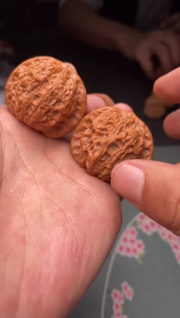 把件文玩核桃a341    血麒麟 38尺