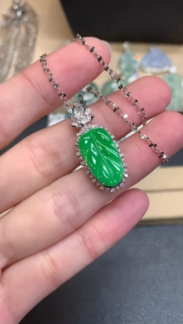 【闪购商品】翡翠颈饰18K金镶嵌叶子【无服务费】