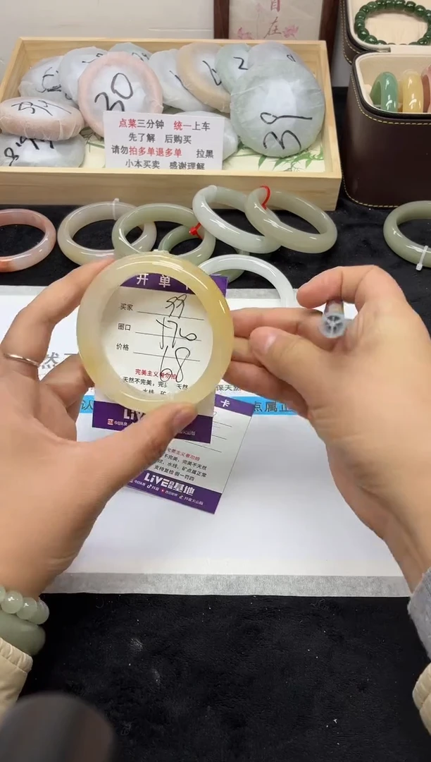 未镶嵌手镯石英质玉99