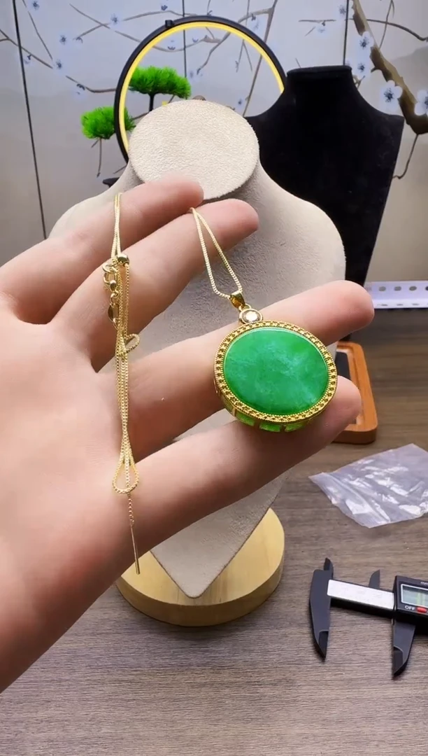 翡翠14K金镶嵌吊坠(赠链)D09