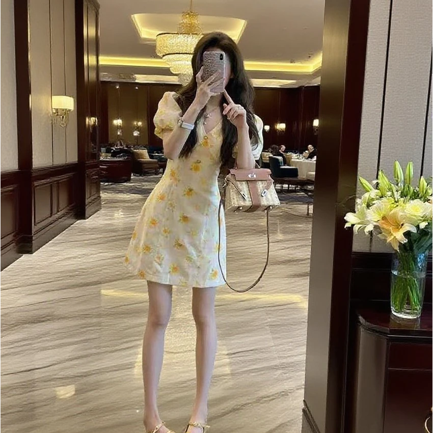 夏季法式V领小个子短袖l连衣裙收腰显瘦小老钱风松弛感女装贵气