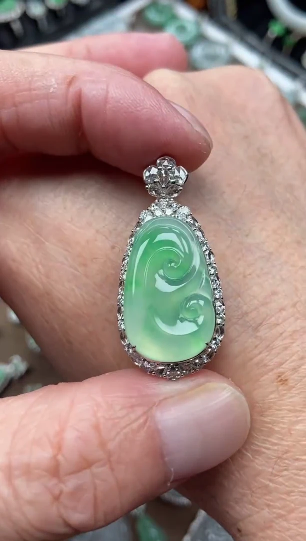 【闪购商品】翡翠吊坠(不含链)18K金镶嵌如意