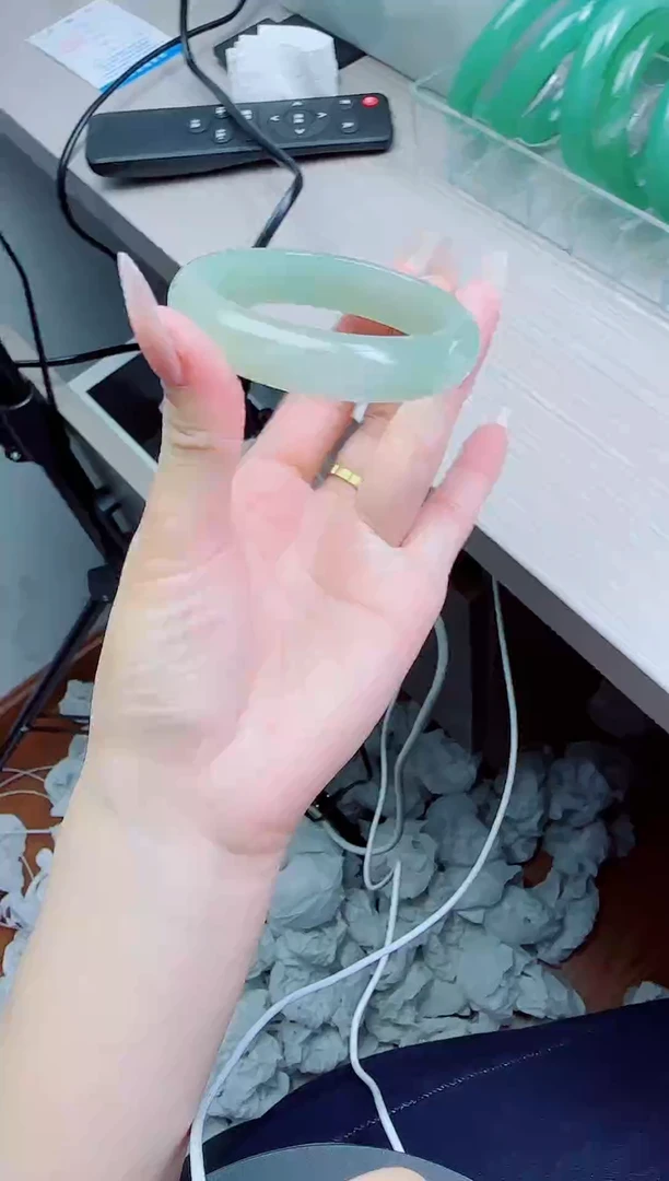 石英质玉手镯未镶嵌279/57.2