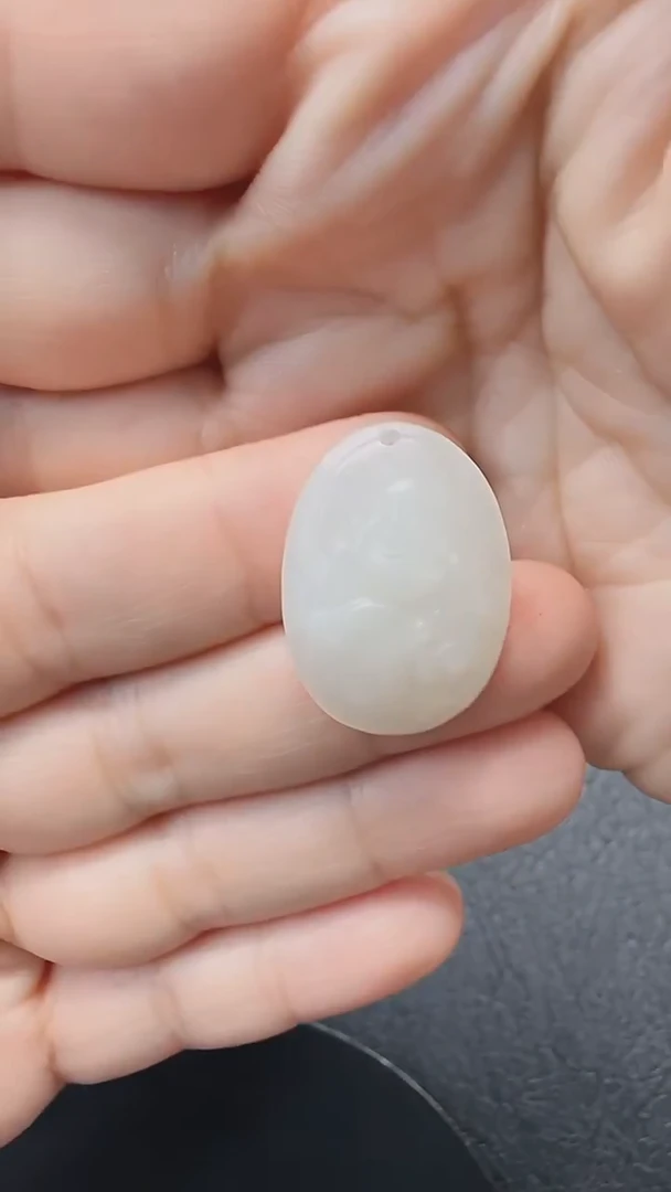 和田玉未镶嵌吊坠(不含链)230佛公微瑕