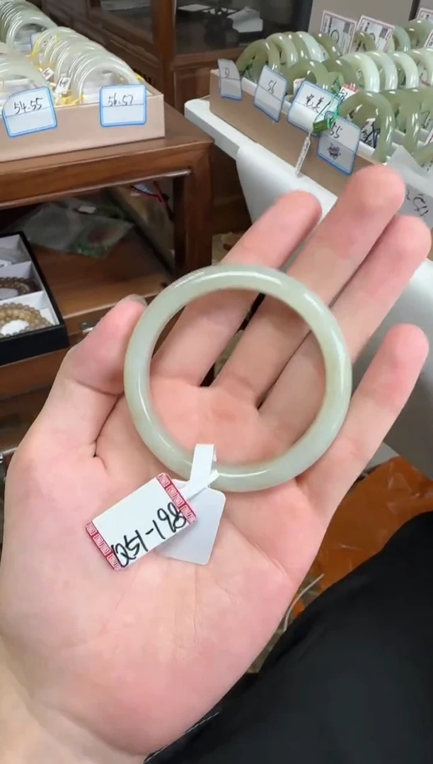 未镶嵌手镯和田玉50