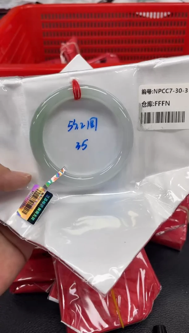 翡翠手镯未镶嵌翡翠手镯