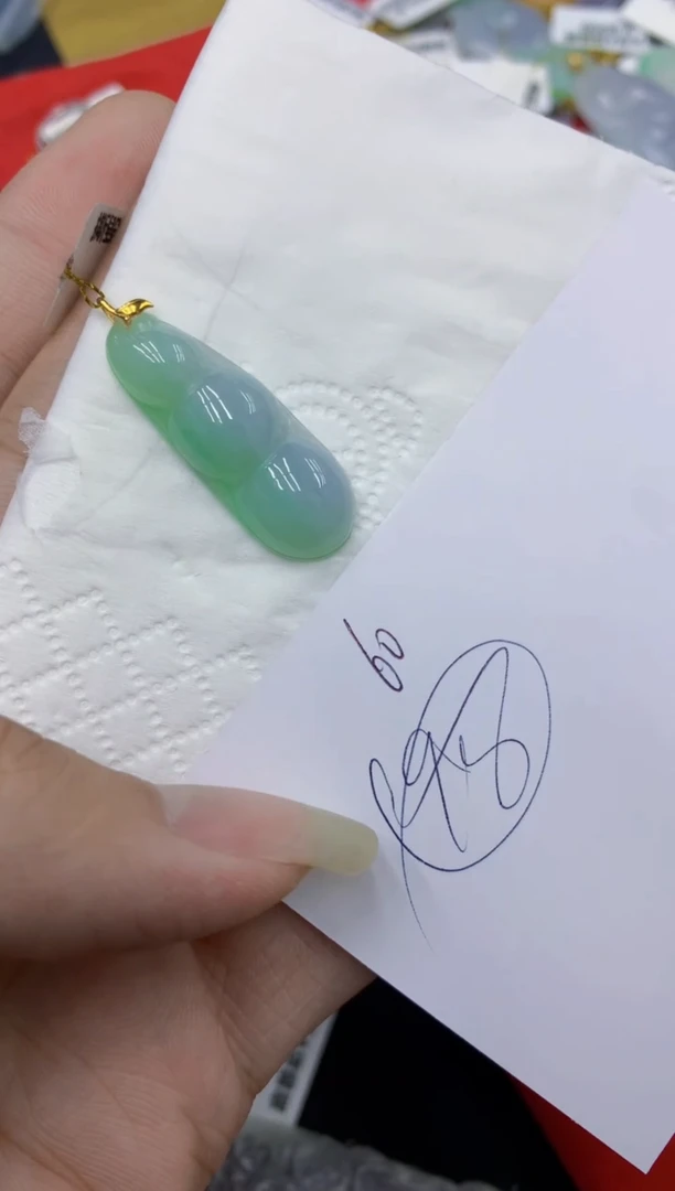 翡翠18K金镶嵌颈饰111111111111