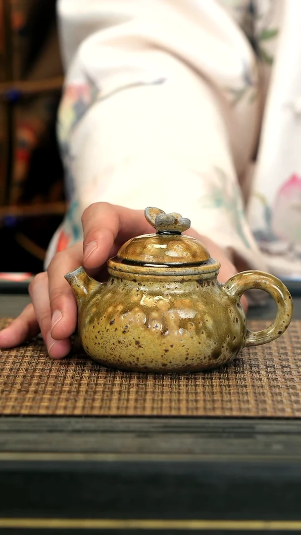 【闪购商品】紫砂茶壶GFY46金丝楠柴烧 蝴蝶容天