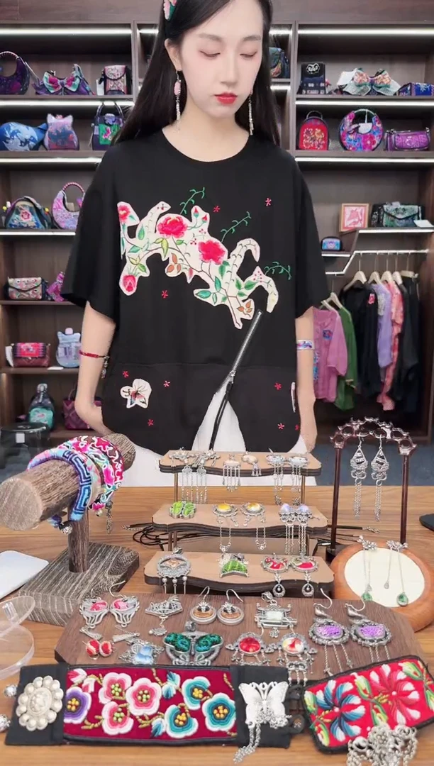 织绣A48蒙阿苏苗绣传承店
