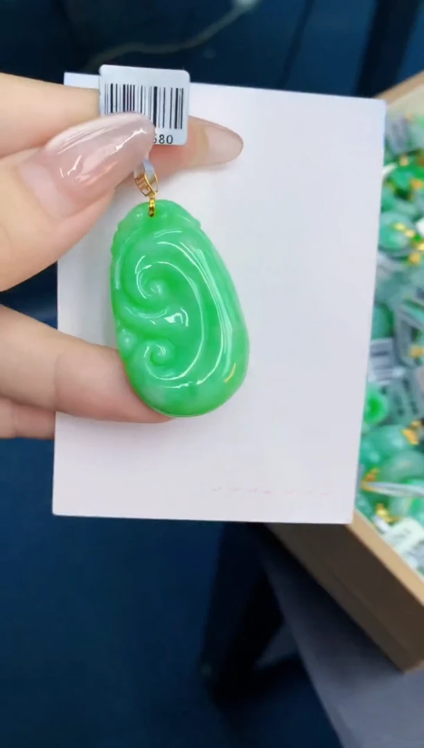 翡翠未镶嵌颈饰1