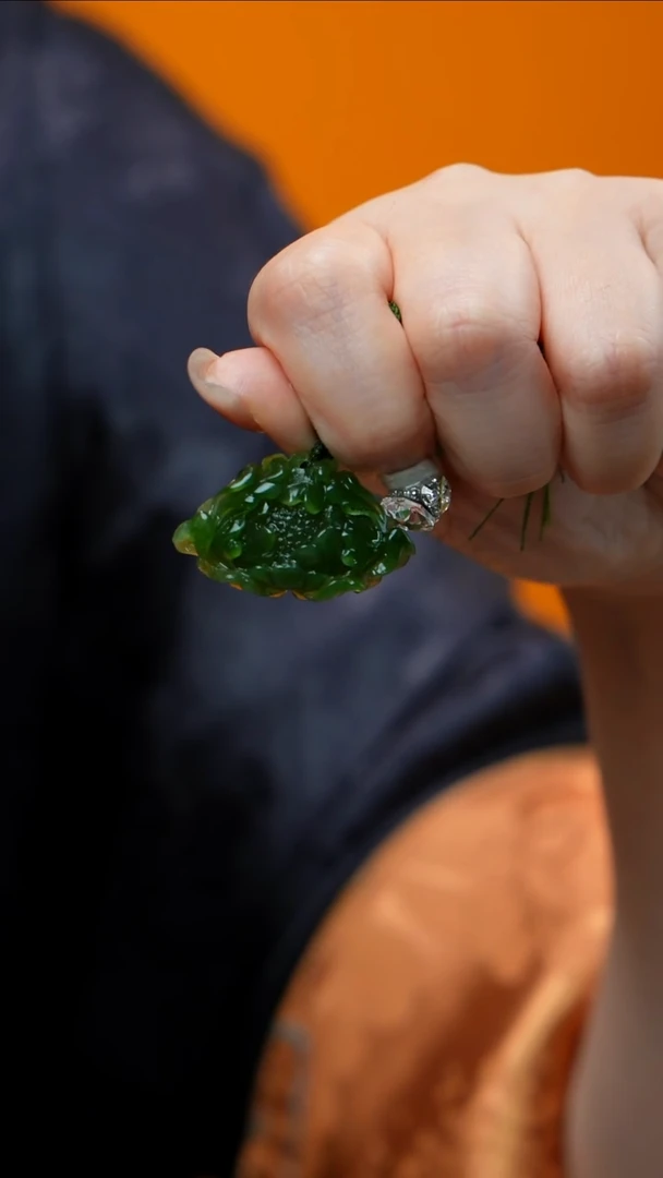 和田玉（碧玉）未镶嵌颈饰碧玉花牌 多样性发其一