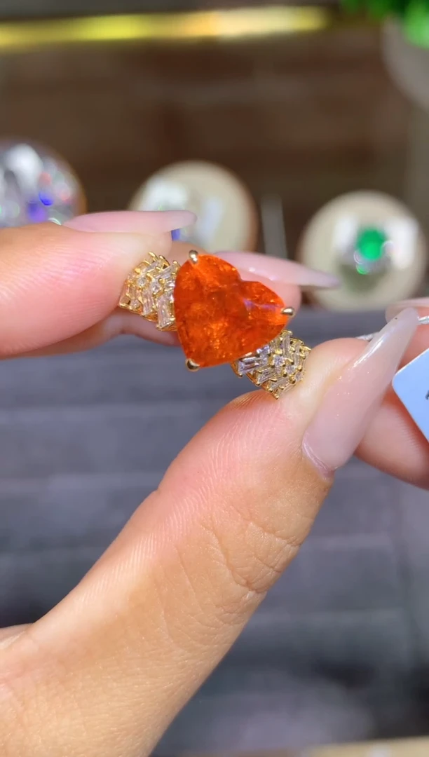 石榴石（芬达石）戒指18K金镶嵌5.01CT