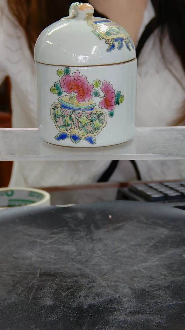 罐粉彩博古花卉纹盖罐#1174#