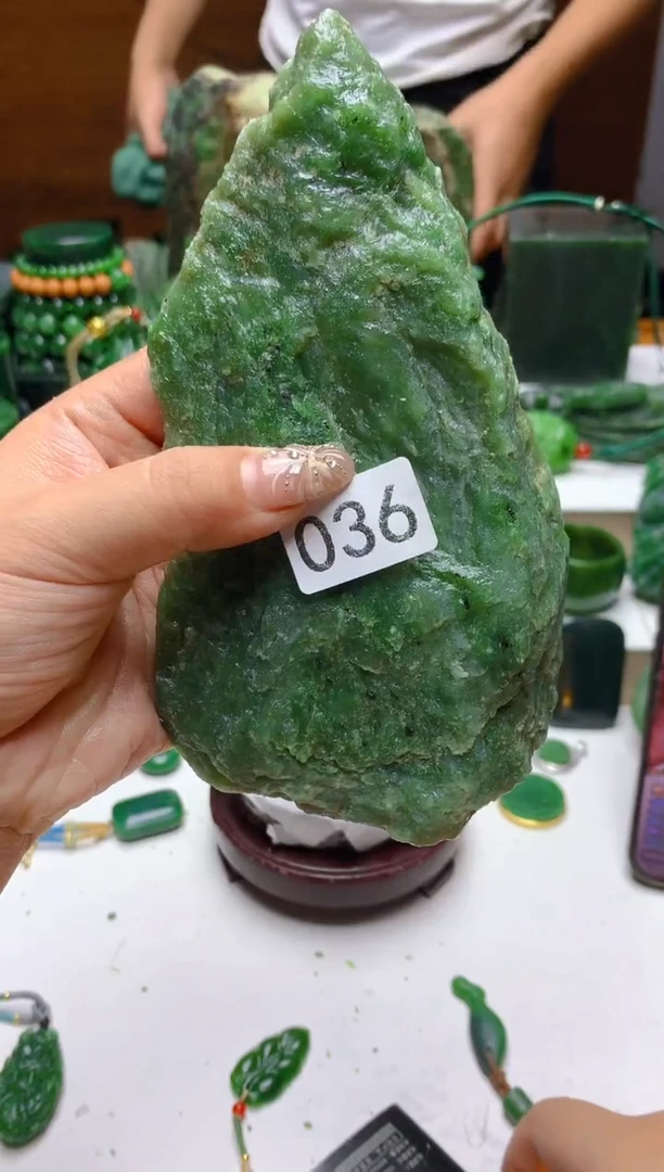 未镶嵌和田玉（碧玉）珠宝半成品1