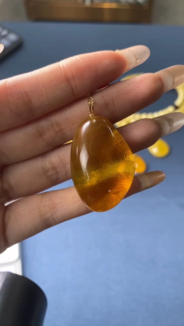 【闪购商品】琥珀颈饰银S925镶嵌吊坠