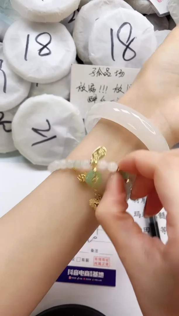 石英质玉手镯未镶嵌124-60