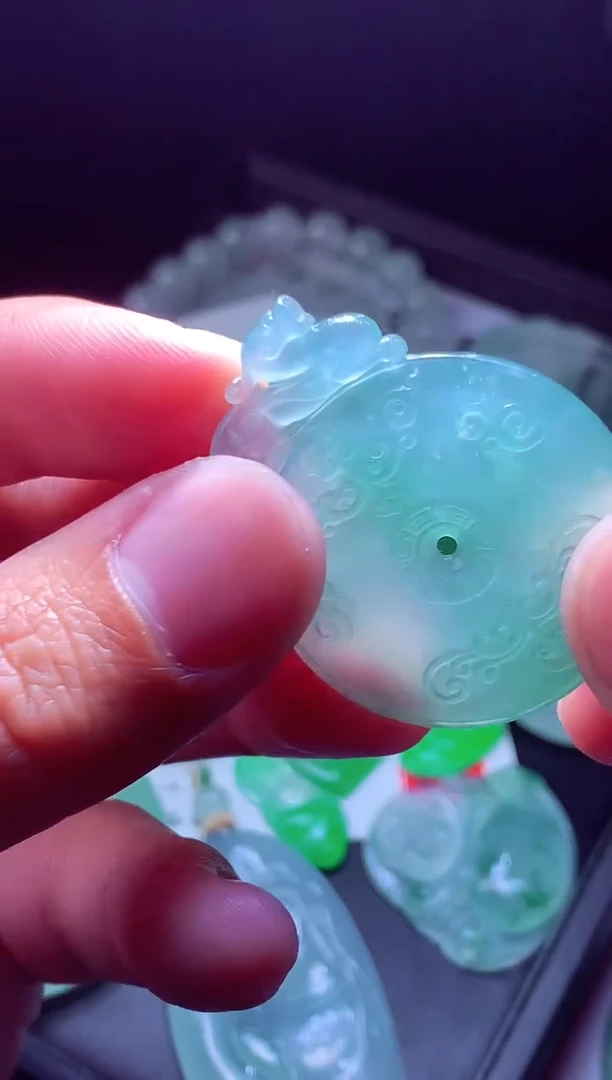 未镶嵌定制翡翠粉*?翡翠毛货定制