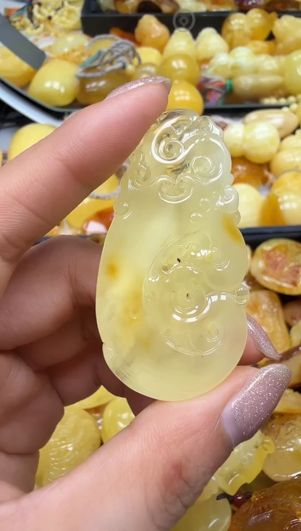 裸石琥珀未镶嵌如图