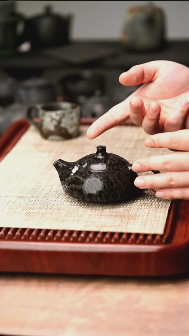 归玉堂冰碛岩重工雕刻斑斓鱼籽守智壶200cc