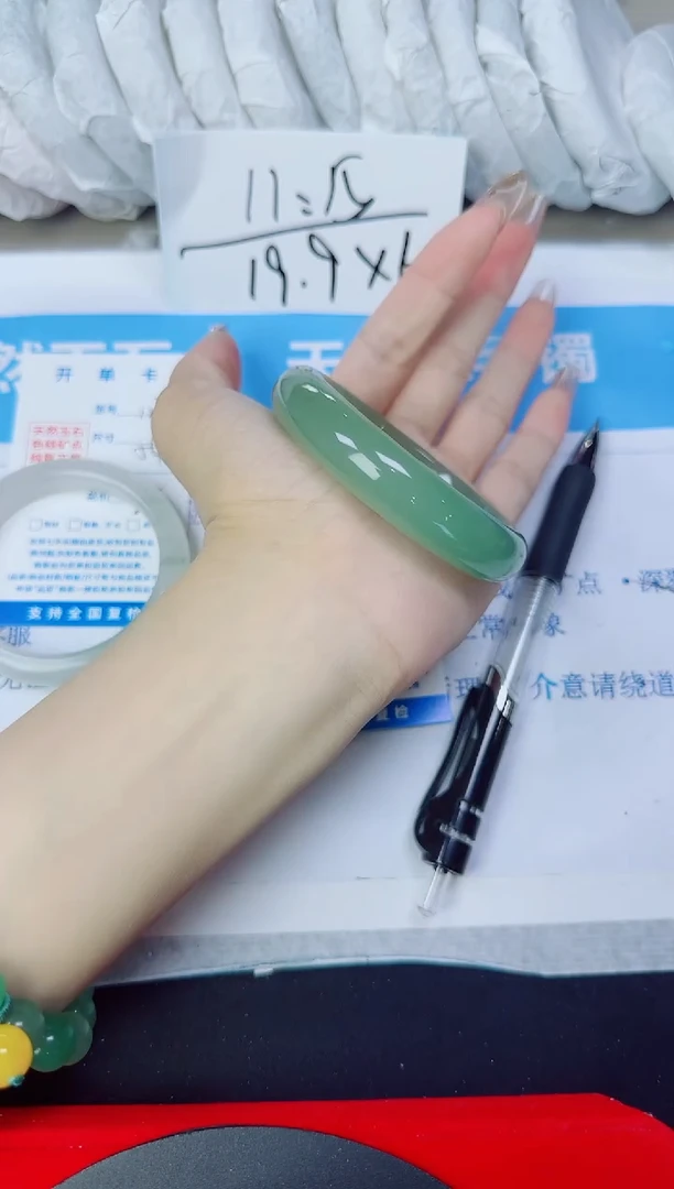 石英质玉手镯未镶嵌128/57