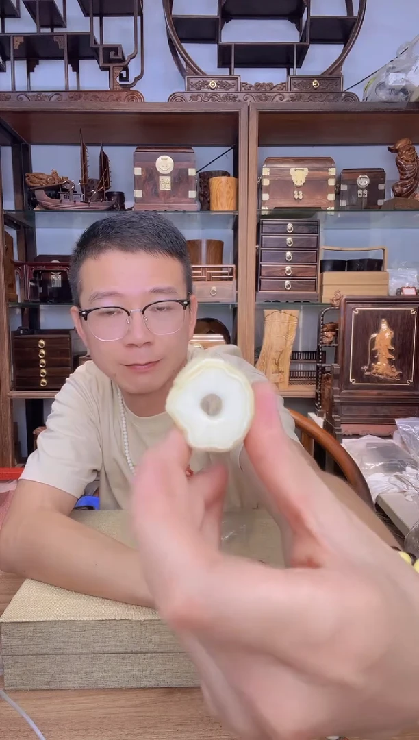 620一物一拍  带皮扣子18克