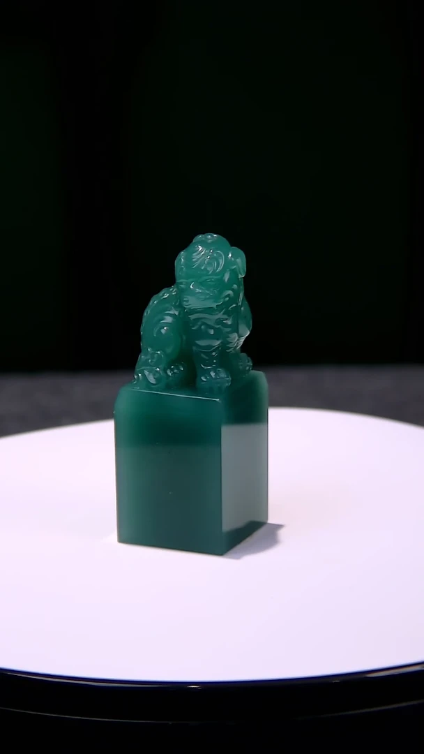 【闪购商品】青田石雅安新绿瑞兽钮