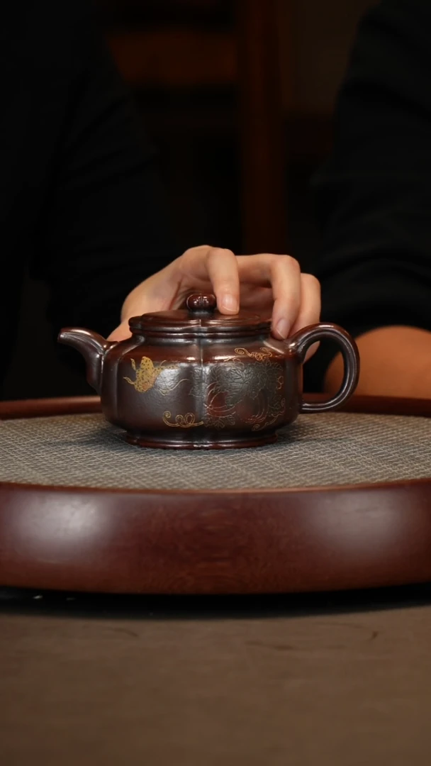 【闪购商品】紫砂茶壶明红砂筋纹周盘对应画+两罐茶叶+壶承