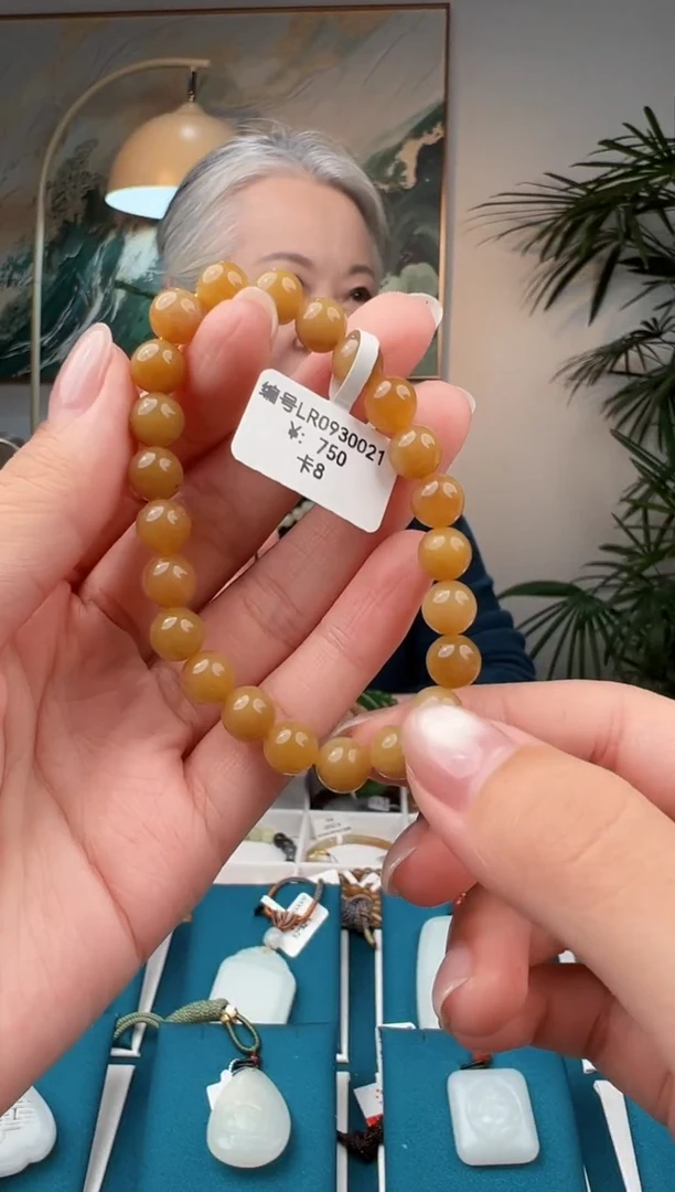 颈饰未镶嵌和田玉手串 LR 8