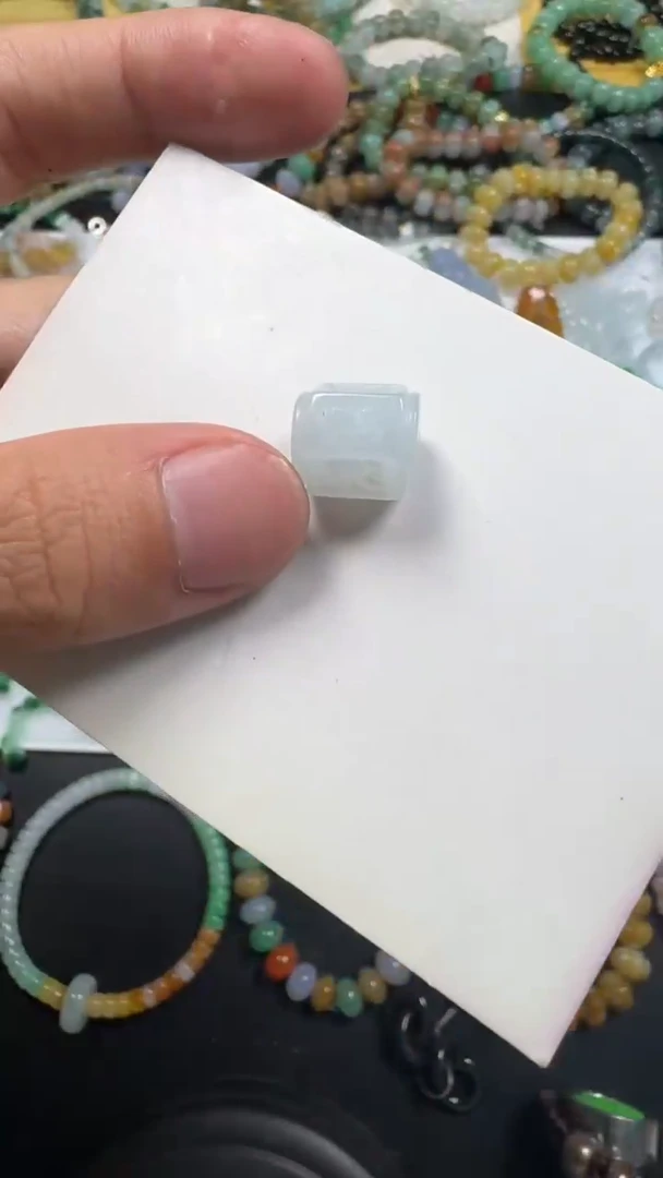 翡翠未镶嵌颈饰【闪购商品】 天然翡翠