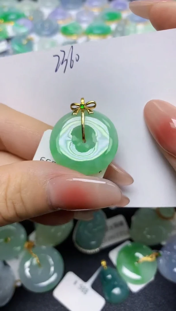 翡翠18K金镶嵌颈饰 天然缅甸翡翠A货