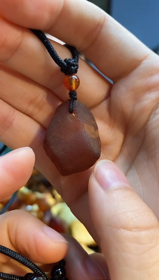 未镶嵌颈饰琥珀吊坠