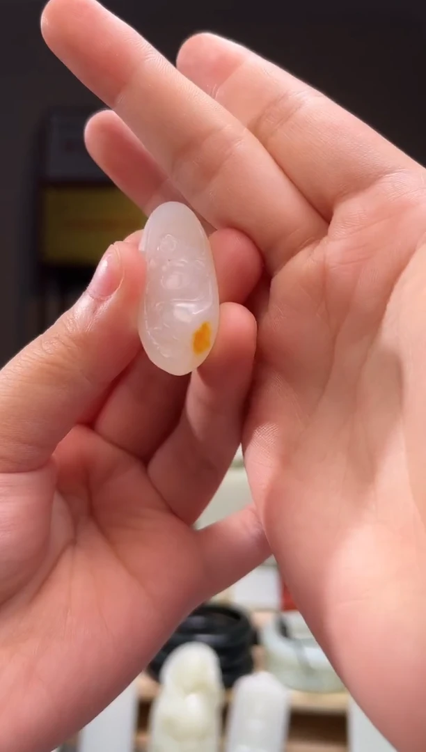 颈饰未镶嵌和田玉吊坠