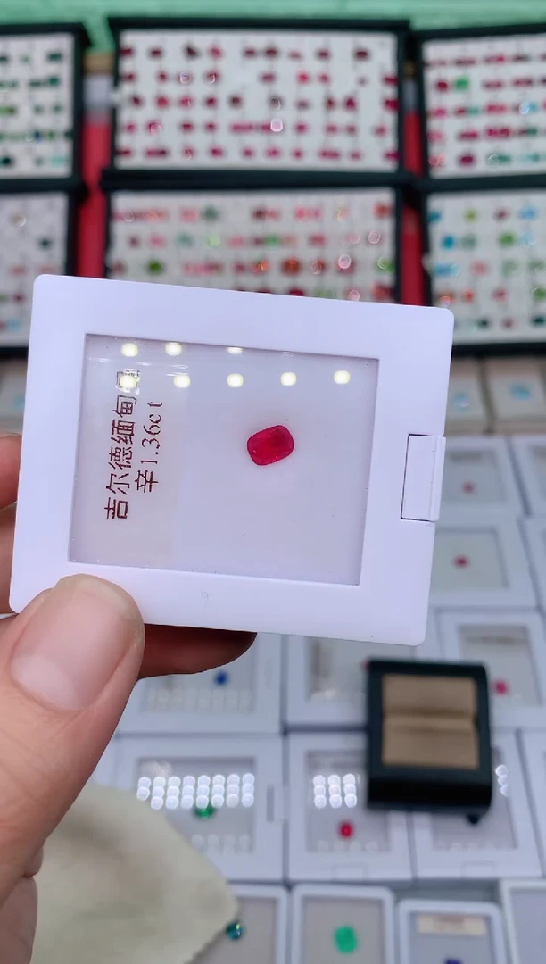 裸石尖晶石1.36ct吉尔德曼辛