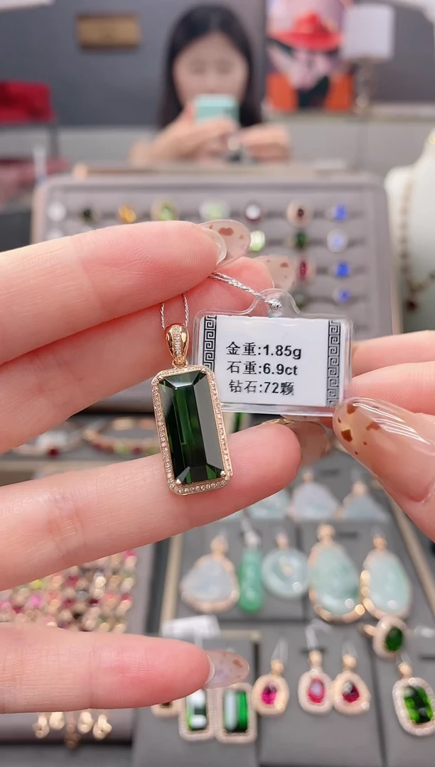 颈饰18K金镶嵌碧玺6.9