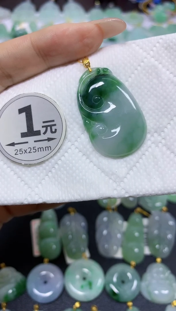颈饰18K金镶嵌翡翠天然翡翠A货