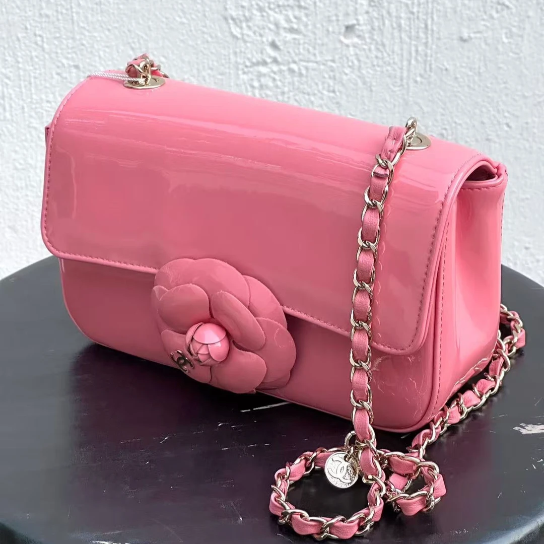 99新 Chanel/香奈儿 23K山茶花粉色漆皮大mini 金扣芯片款99新