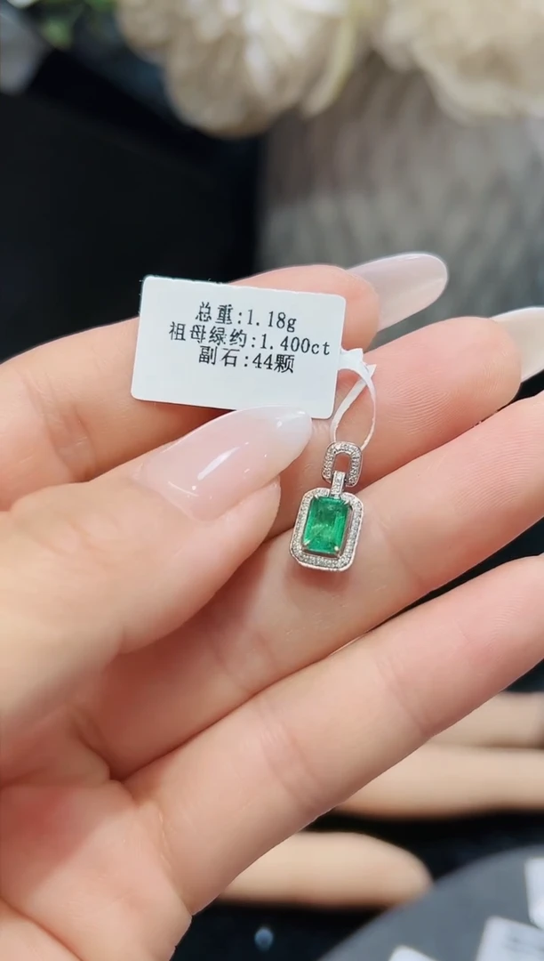 吊坠18K金镶嵌祖母绿·