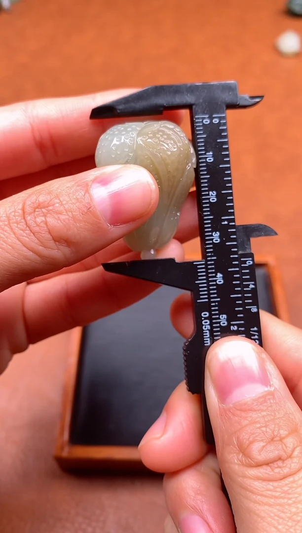 颈饰未镶嵌和田玉白菜