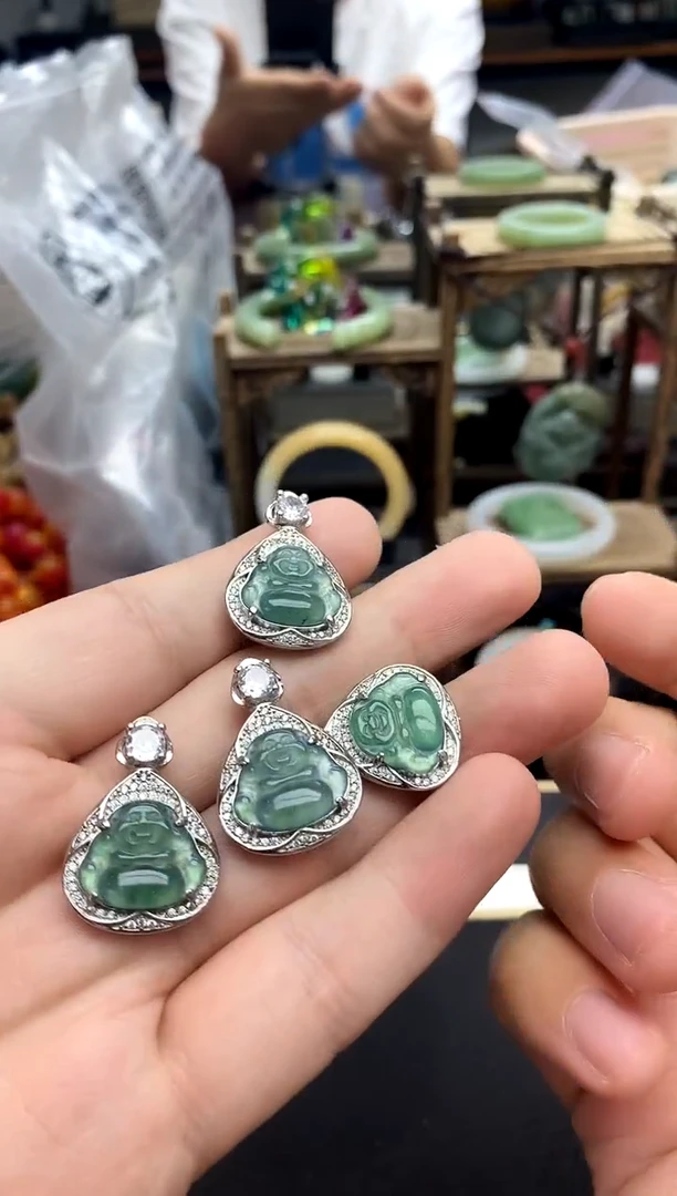 翡翠钛钢颈饰弥勒佛吊坠