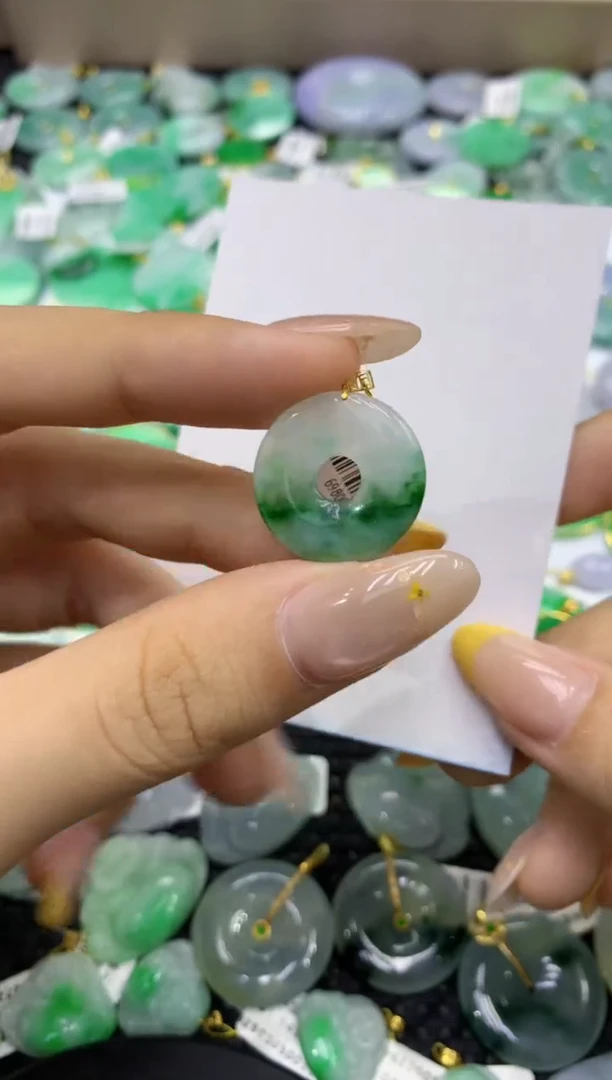 颈饰18K金镶嵌翡翠天然缅甸翡翠A货