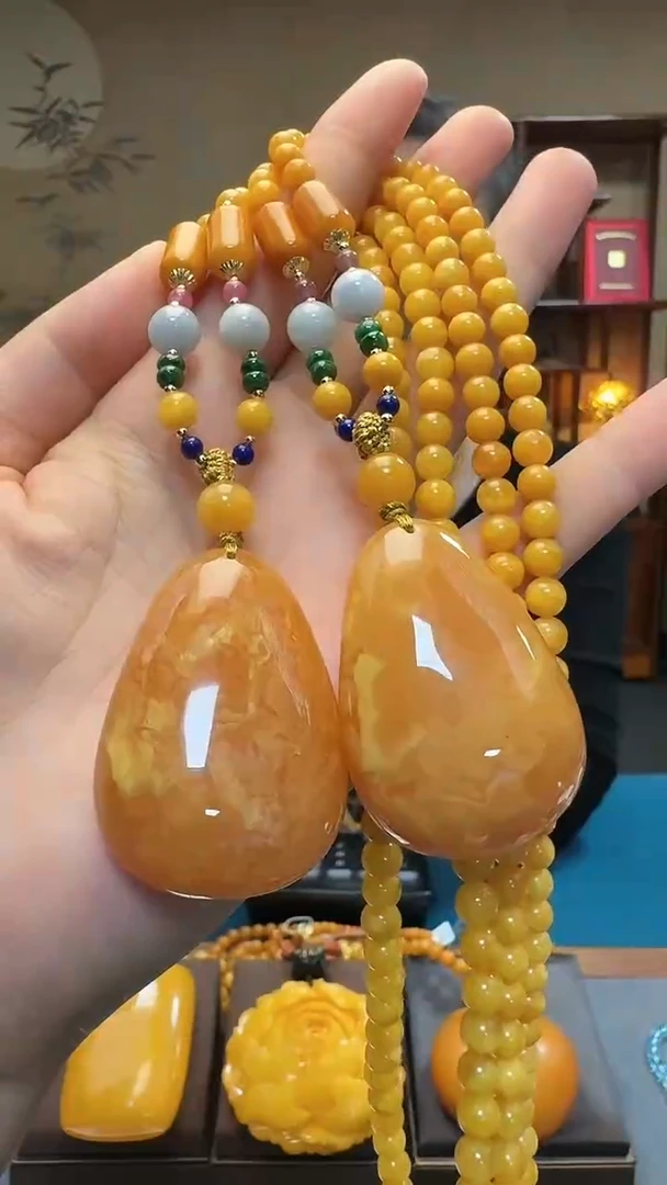 琥珀吊坠(赠链)未镶嵌天然保真蜜蜡水滴套装（多样发其一）