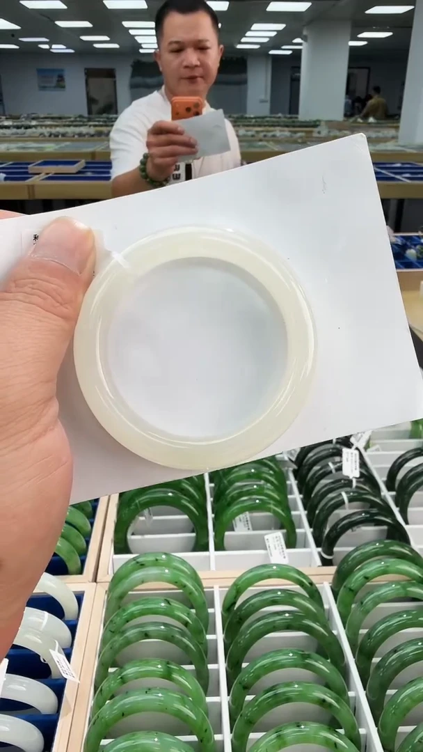 未镶嵌手镯和田玉（碧玉）高货 羊脂白手镯过灯无结构圈口54