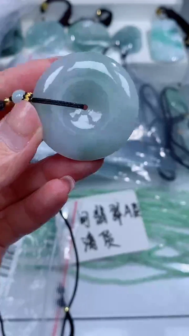 颈饰未镶嵌翡翠吊坠