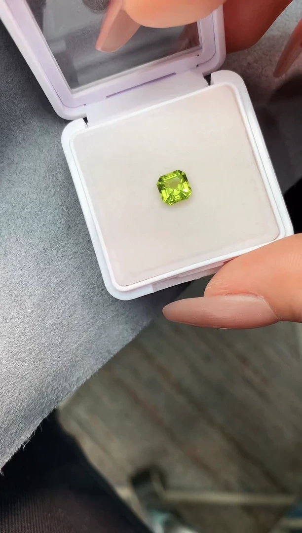 【闪购商品】橄榄石笔搁未镶嵌1克拉